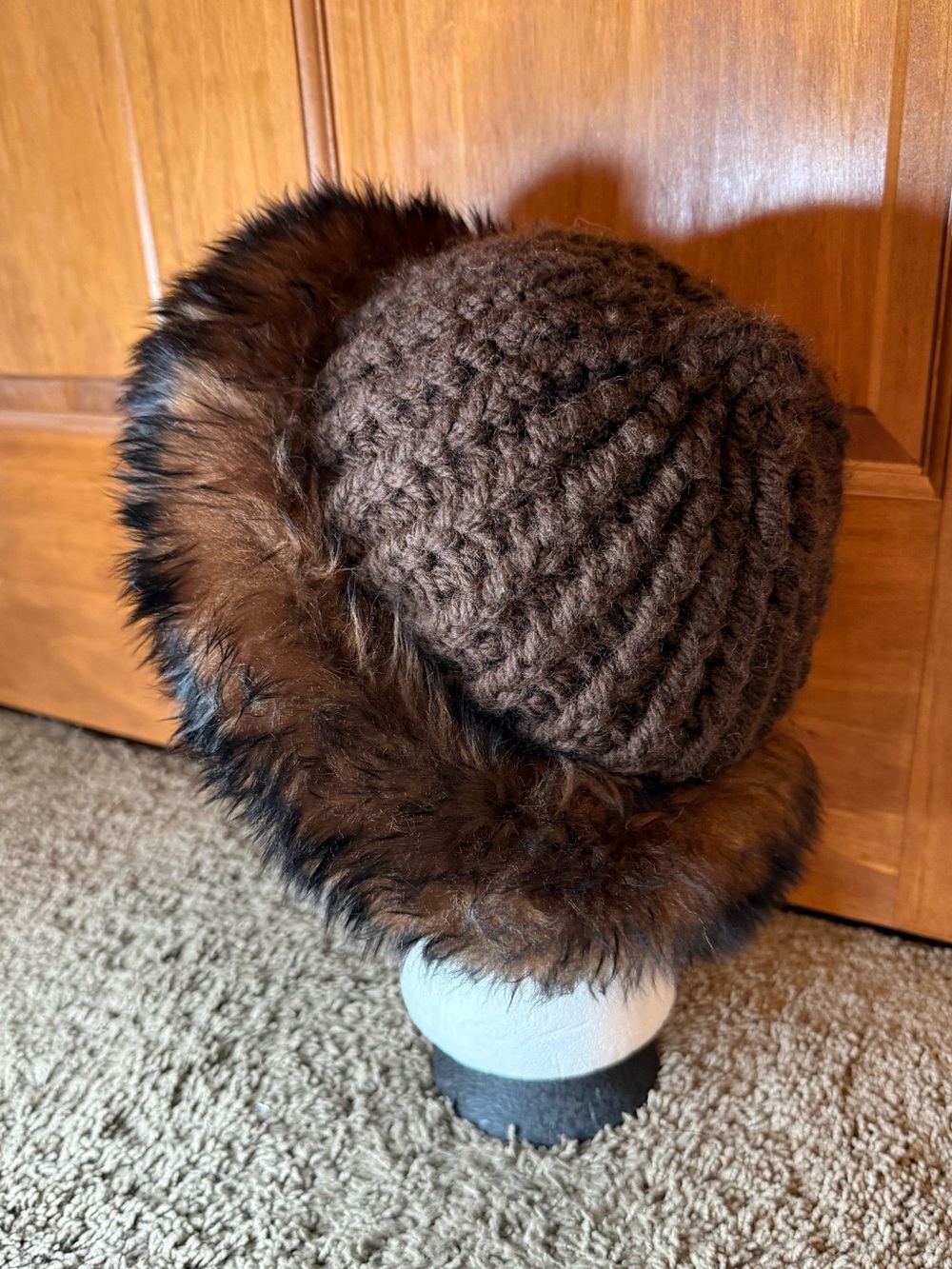 Vintage mid 70s fur trimmed beanie hat crochet brown no tag